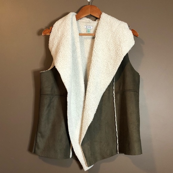 3 for $20! Susina faux fur wrap vest